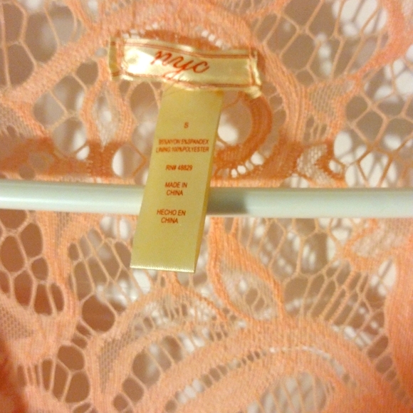 Peach Lace Romper - Picture 7 of 7